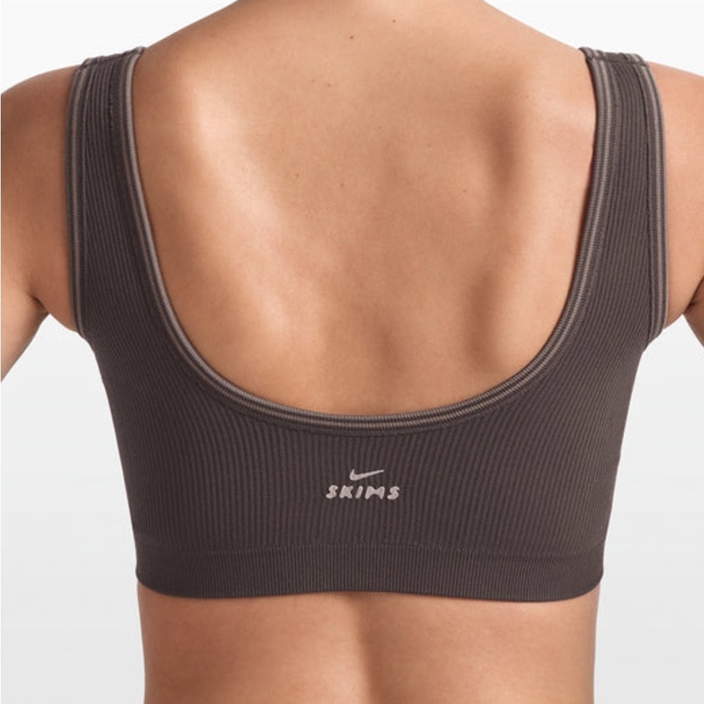 NIKE SKIMS RIBBED SEAMLESS
SCOOP BRA SIZE XL NWT